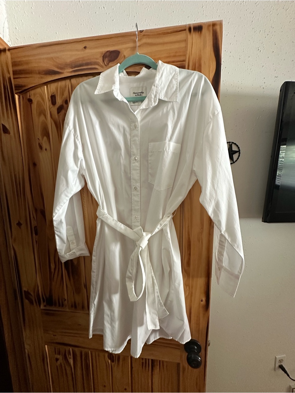 Abercrombie & Fitch White Long-Sleeve Button Down Shirt with Waist Tie
